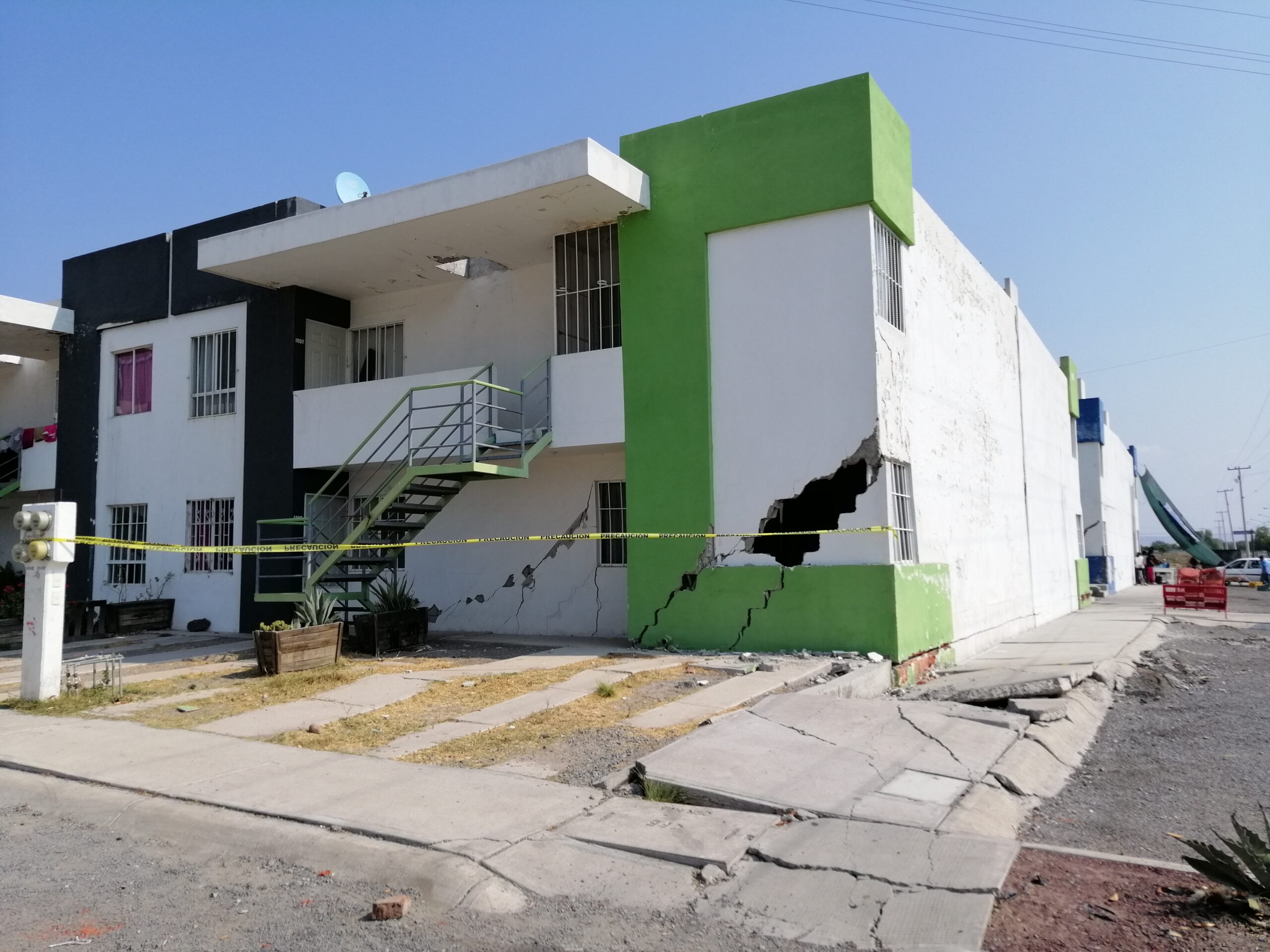Viven en Rehilete con temor a que se caigan sus casas por sismos